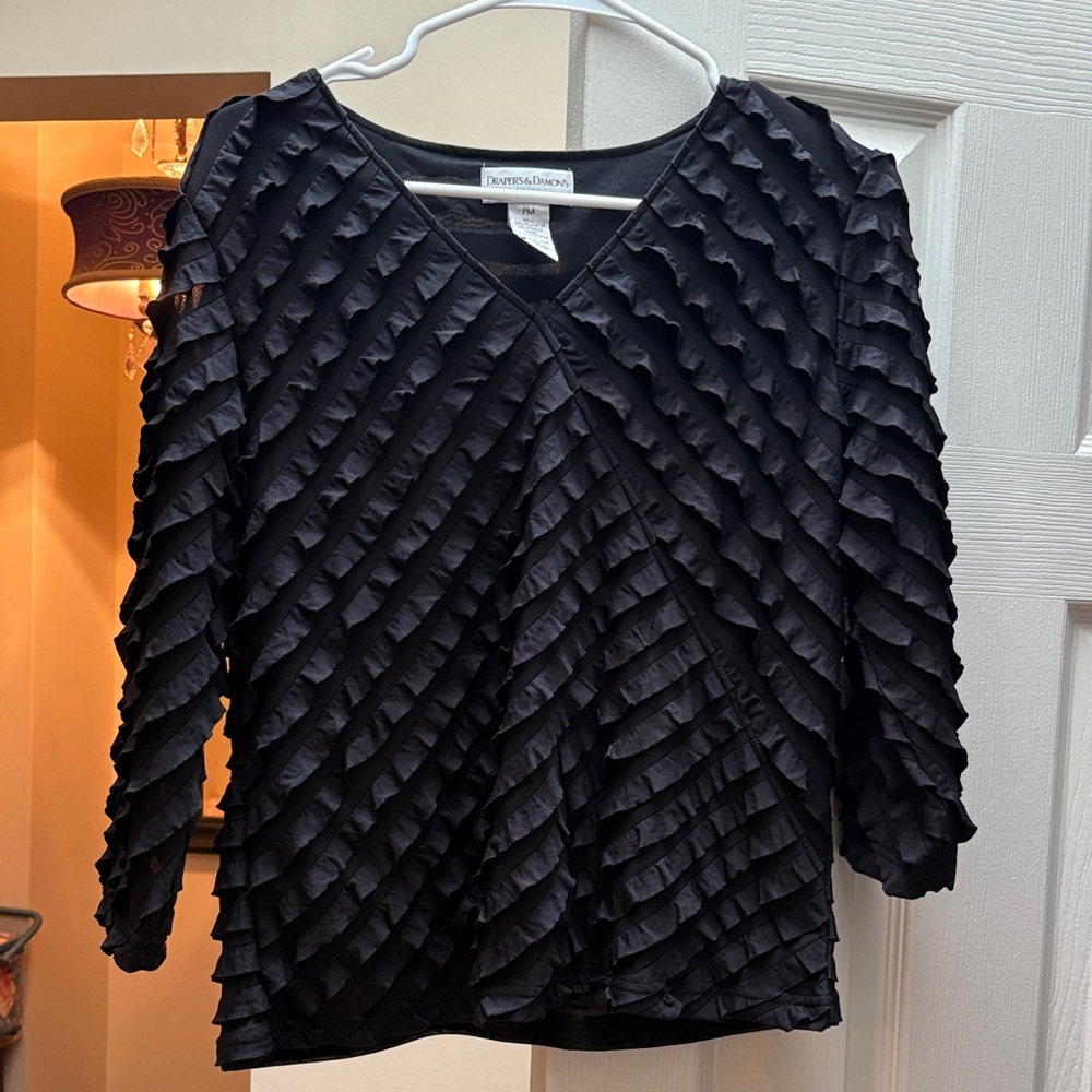 8/$20 Drapers And Damons blouse Black 3/4 Sleeve  Size petite Medium textured